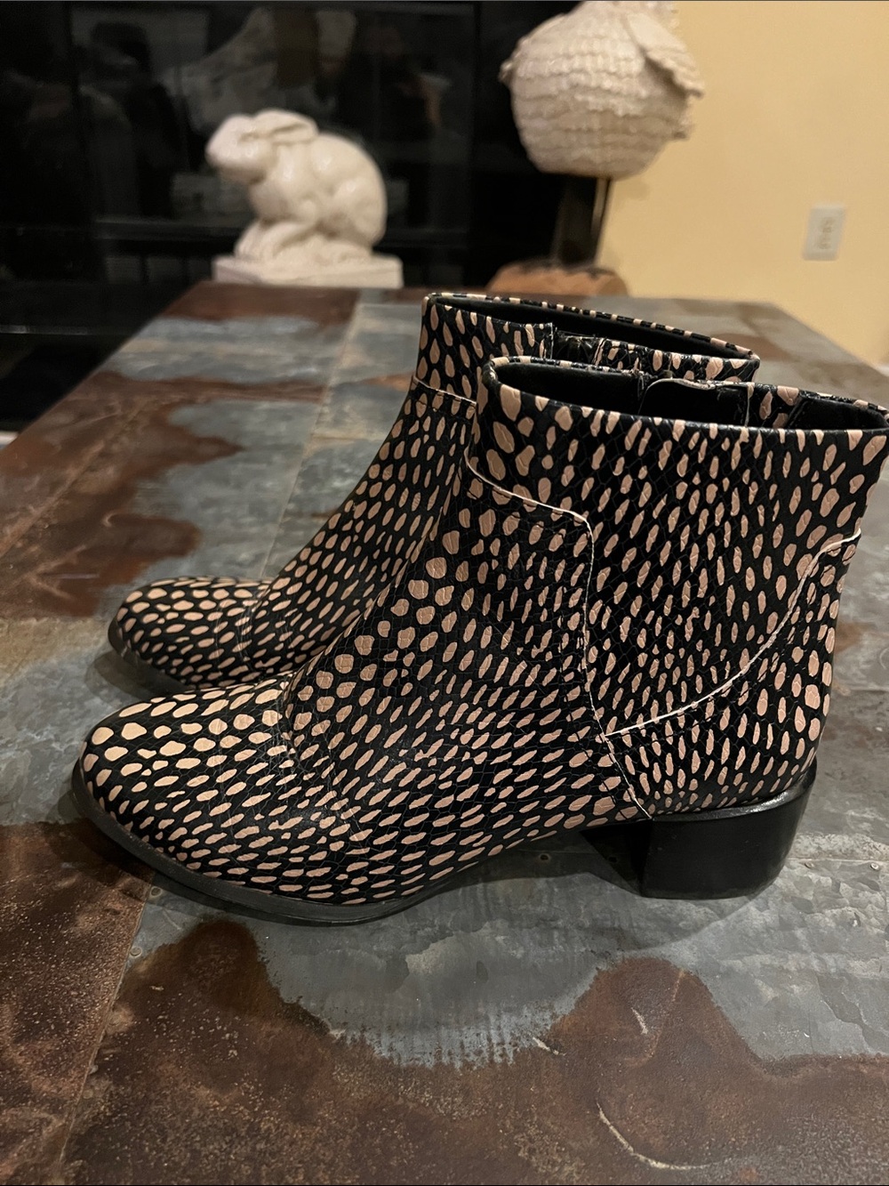 Vionic Kamryn Black Spot Waterproof Leather Ankle Booties Size 8